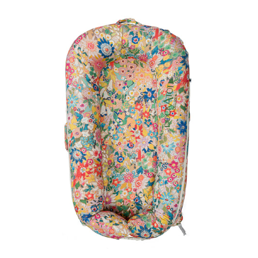 DockATot Deluxe+ Dock(ブルーム)全体イメージ|0〜8ヶ月の赤ちゃん用ベビーベッド