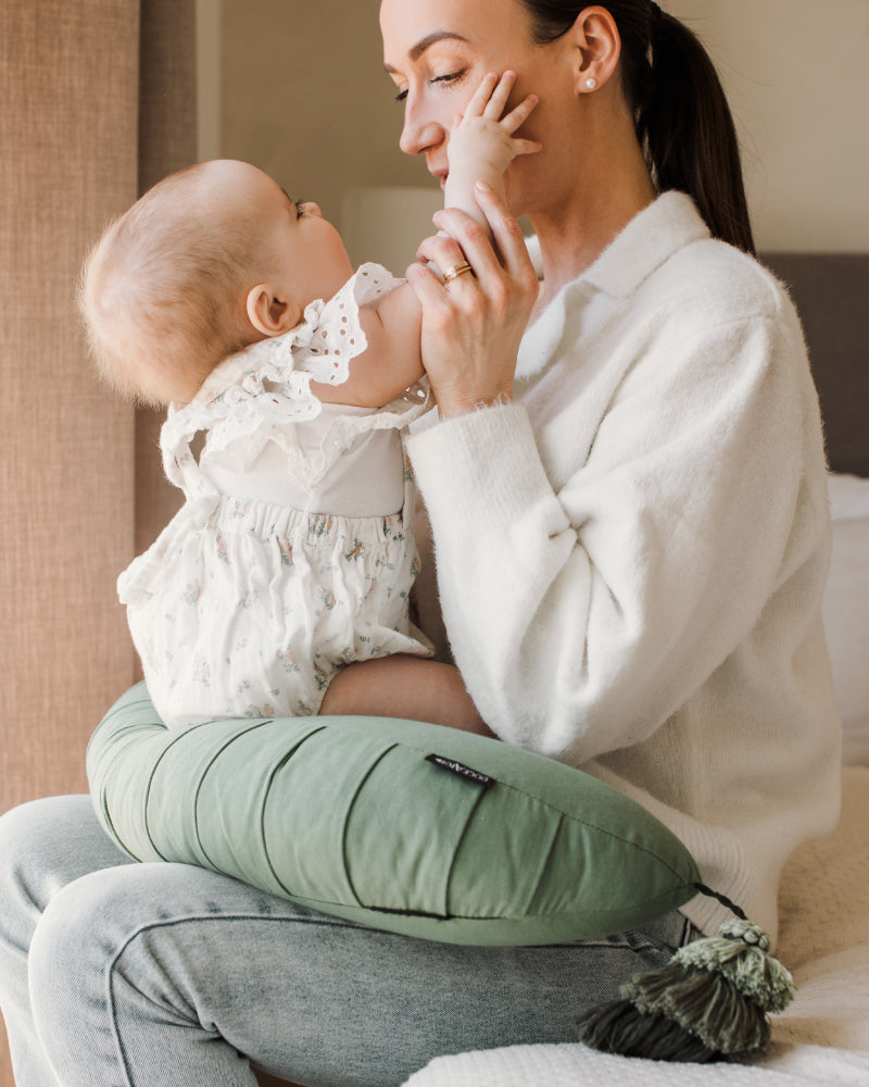 Nursing Pillow – DockATot | ドッカトット