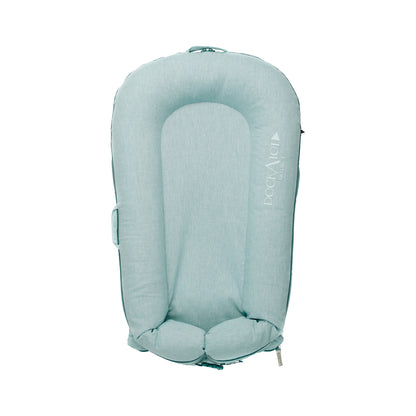 DockATot Deluxe+ Dock（マリンシャンブレー）全体イメージ｜0〜8ヶ月の赤ちゃん用ベビーベッド